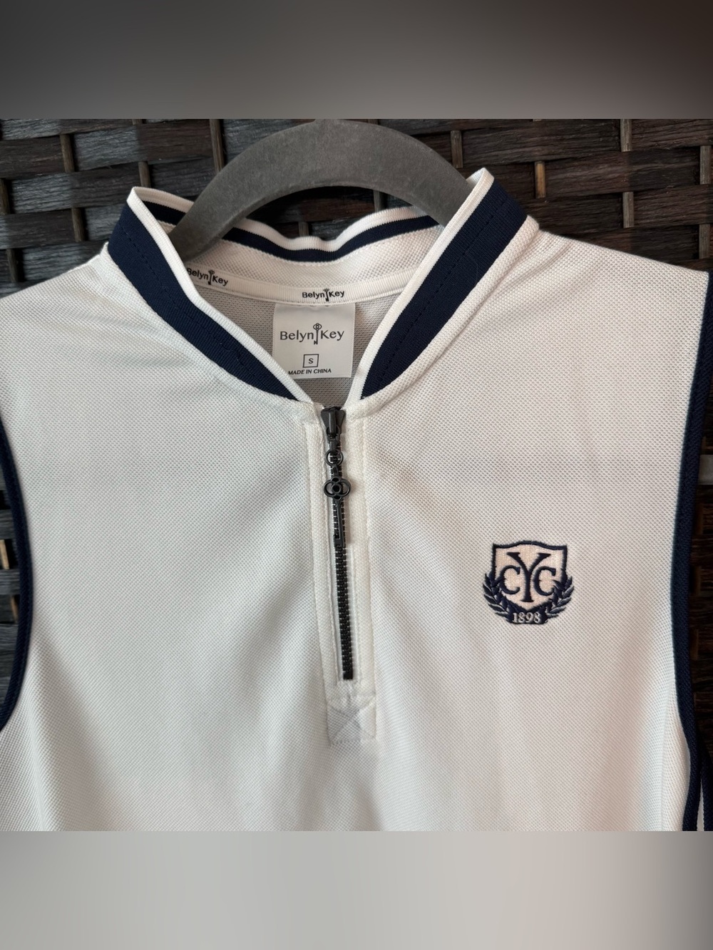 ⛳️ Belyn Key Sleeveless Zip Mock Neck Golf Polo White Navy Size Small NWT - Picture 2 of 9
